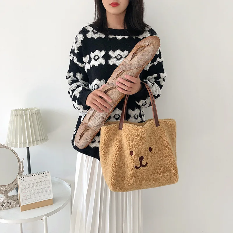 2020 Winter Small Plush Handbags For Women Embroidery Bear Imitation Lamb Hair Student Shoulder Bags Book Totes Bolsas Mujeres
2020 Winter Small Plush Handbags For Women Embroidery Bear Imitation Lamb Hair Student Shoulder Bags Book Totes Bolsas Mujeres