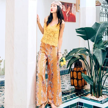 Real shot boho ethnic style high waist retro printed wide leg pants 2020 new fashion design vacation beach casual trousers
Real shot boho ethnic style high waist retro printed wide leg pants 2020 new fashion design vacation beach casual trousers