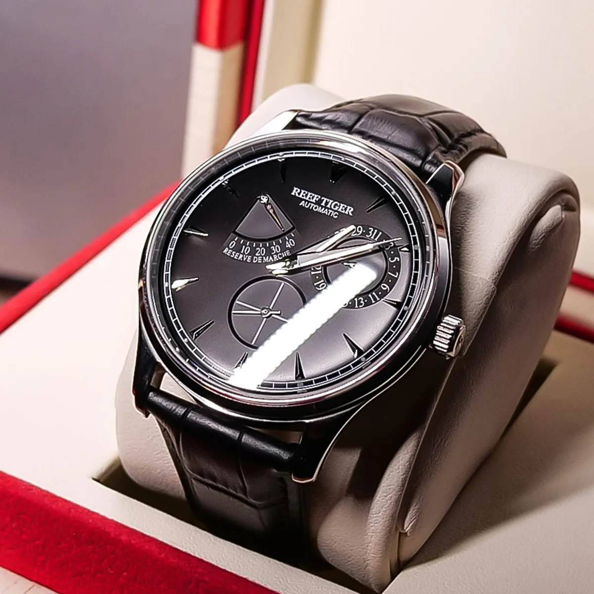 Reef Tiger/RT Classic and Elegant Automatic Watch Power Reserve Calendar Small Seconds Steel Watch for Men RGA1980
Reef Tiger/RT Classic and Elegant Automatic Watch Power Reserve Calendar Small Seconds Steel Watch for Men RGA1980