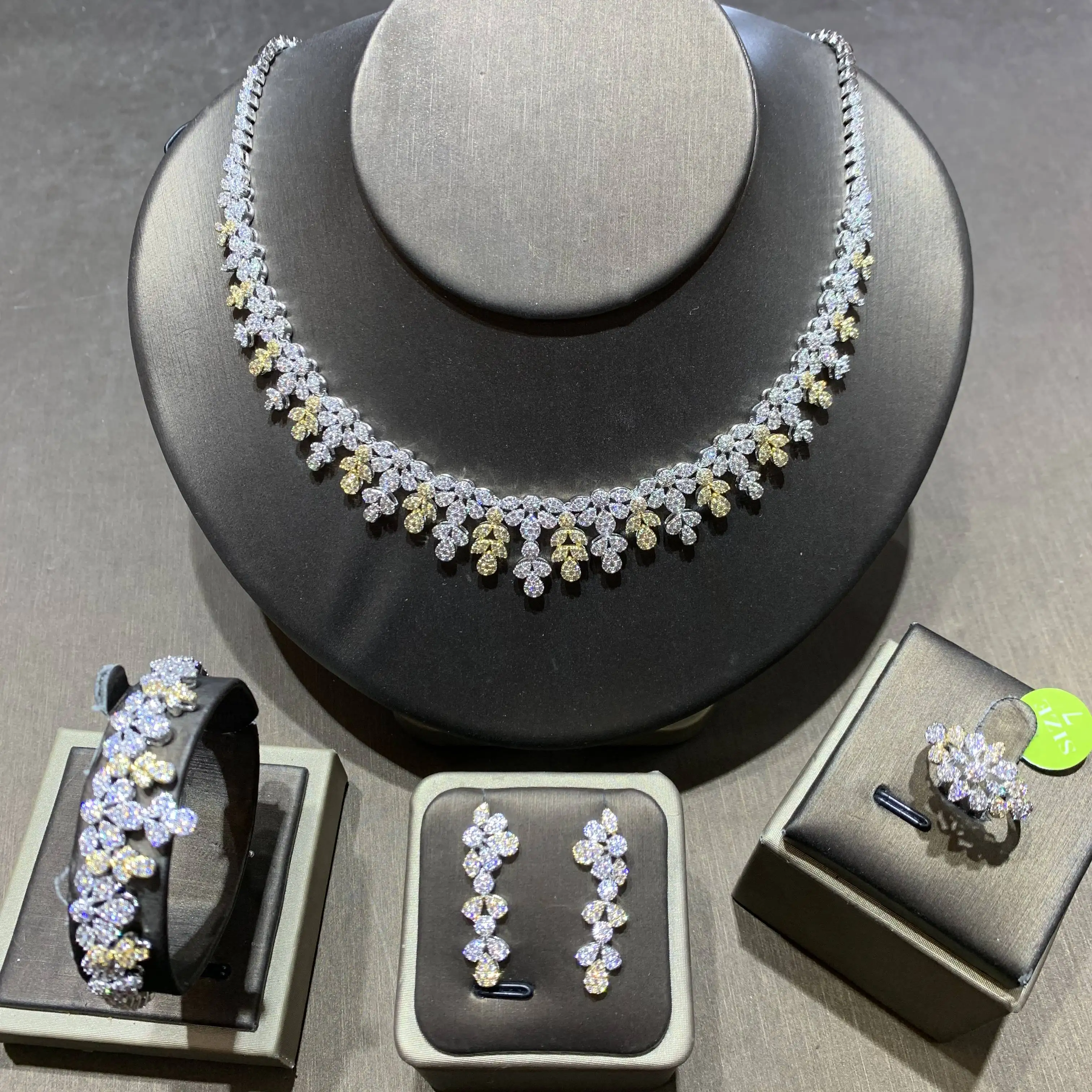 TIRIM Dubai Luxury Elegant Bridal Necklace Set for Women Cubic Zirconia Wedding Jewelry Sets For Brides Accessories jewelri
TIRIM Dubai Luxury Elegant Bridal Necklace Set for Women Cubic Zirconia Wedding Jewelry Sets For Brides Accessories jewelri
