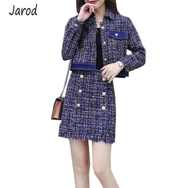 2019 Winter Ladies Gold Button Tweed Denim Short Jacket Coat+Women Blue Tassels Bodycon Skirt Suits Wool Blend Two Pieces Set
2019 Winter Ladies Gold Button Tweed Denim Short Jacket Coat+Women Blue Tassels Bodycon Skirt Suits Wool Blend Two Pieces Set