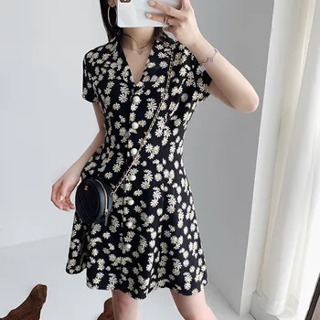 Ladies Daisy Mini Dress 2020 New Summer High Waist Short Sleeve Notched Neck Single Breasted Casual A-line Dresses For Women
Ladies Daisy Mini Dress 2020 New Summer High Waist Short Sleeve Notched Neck Single Breasted Casual A-line Dresses For Women