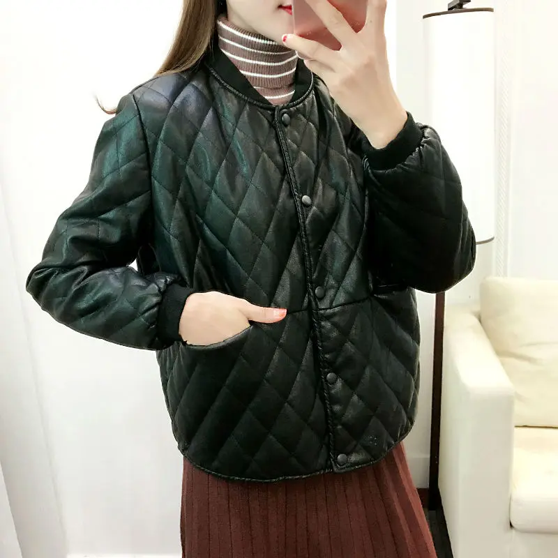 2019 New Spring autumn Women Faux Leather Jacket Long sleeve Sleeve Warm thick single-breasted short PU Leather coat cc847 
2019 New Spring autumn Women Faux Leather Jacket Long sleeve Sleeve Warm thick single-breasted short PU Leather coat cc847