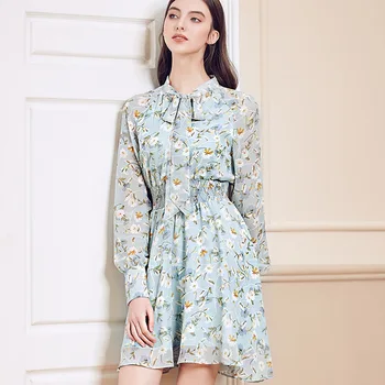 2020 spring dress female new waist was thin A-line skirt elegant printing lace up chiffon dress long sleeves
2020 spring dress female new waist was thin A-line skirt elegant printing lace up chiffon dress long sleeves