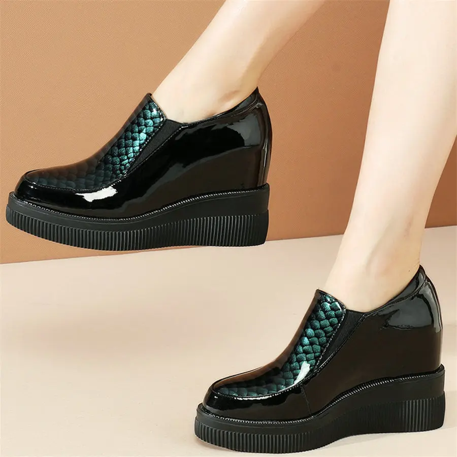 Casual Shoes Women Genuine Leather Wedges High Heel Ankle Boots Female Round Toe Platform Pumps Shoes Med Top Fashion Sneakers 
Casual Shoes Women Genuine Leather Wedges High Heel Ankle Boots Female Round Toe Platform Pumps Shoes Med Top Fashion Sneakers