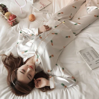 Silk Satin Print Pajama Set For Women 2020 Autumn Long Sleeve Homewear Pyjama Female Comfortable Loungewear Pijama Home Clothing 
Silk Satin Print Pajama Set For Women 2020 Autumn Long Sleeve Homewear Pyjama Female Comfortable Loungewear Pijama Home Clothing