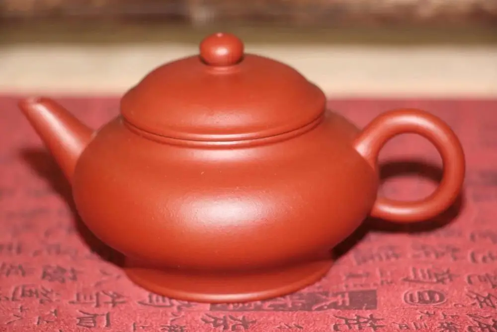 Chinese yixing tea pot Purple Clay teapot Zhu Ni Mini puer tea pot SHUI PING HU about 100ml
Chinese yixing tea pot Purple Clay teapot Zhu Ni Mini puer tea pot SHUI PING HU about 100ml