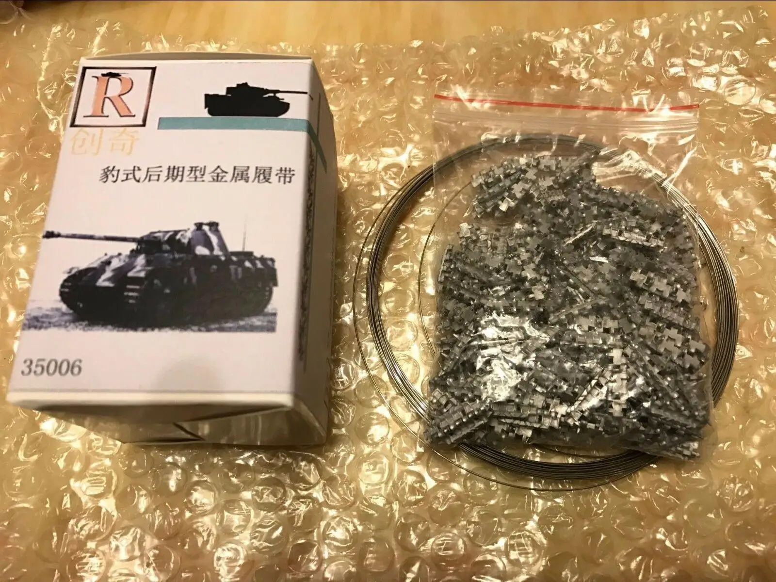 R-модель 1/35 35006 металлический трек для немецкой Пантеры Второй мировой войны
R-модель 1/35 35006 металлический трек для немецкой Пантеры Второй мировой войны