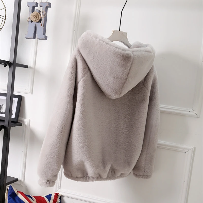 2021 Autumn Winter Women Faux Mink Fur Warm Coat Female Soft Comfort Fake Rabbit Fur Hooded Zipper Slim Jacket Outwear Y25
2021 Autumn Winter Women Faux Mink Fur Warm Coat Female Soft Comfort Fake Rabbit Fur Hooded Zipper Slim Jacket Outwear Y25