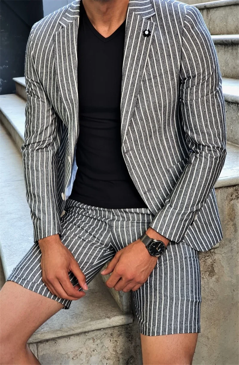 Casual Gray Stripes Men Suits 2 Pieces Short Pant Fashion Casual Suit Peaked Lapel Blazer Suit Coat+Pant
Casual Gray Stripes Men Suits 2 Pieces Short Pant Fashion Casual Suit Peaked Lapel Blazer Suit Coat+Pant