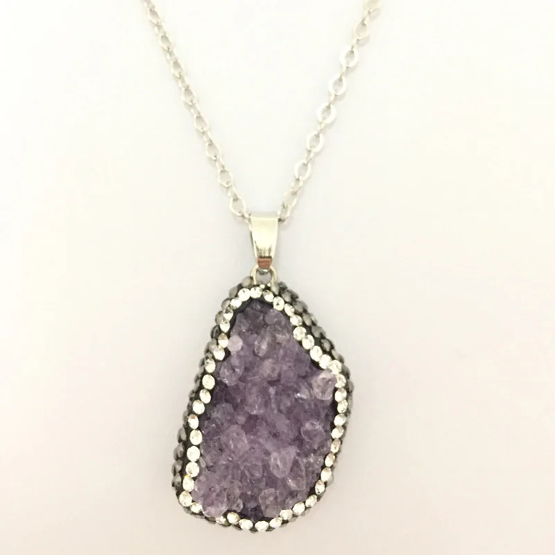 1PC Natural Amethysts Necklace Raw Rock Druzy Shiny Stone Pendant with Crystals Around Silvertone Plating Quality Stone with 18i 
1PC Natural Amethysts Necklace Raw Rock Druzy Shiny Stone Pendant with Crystals Around Silvertone Plating Quality Stone with 18i