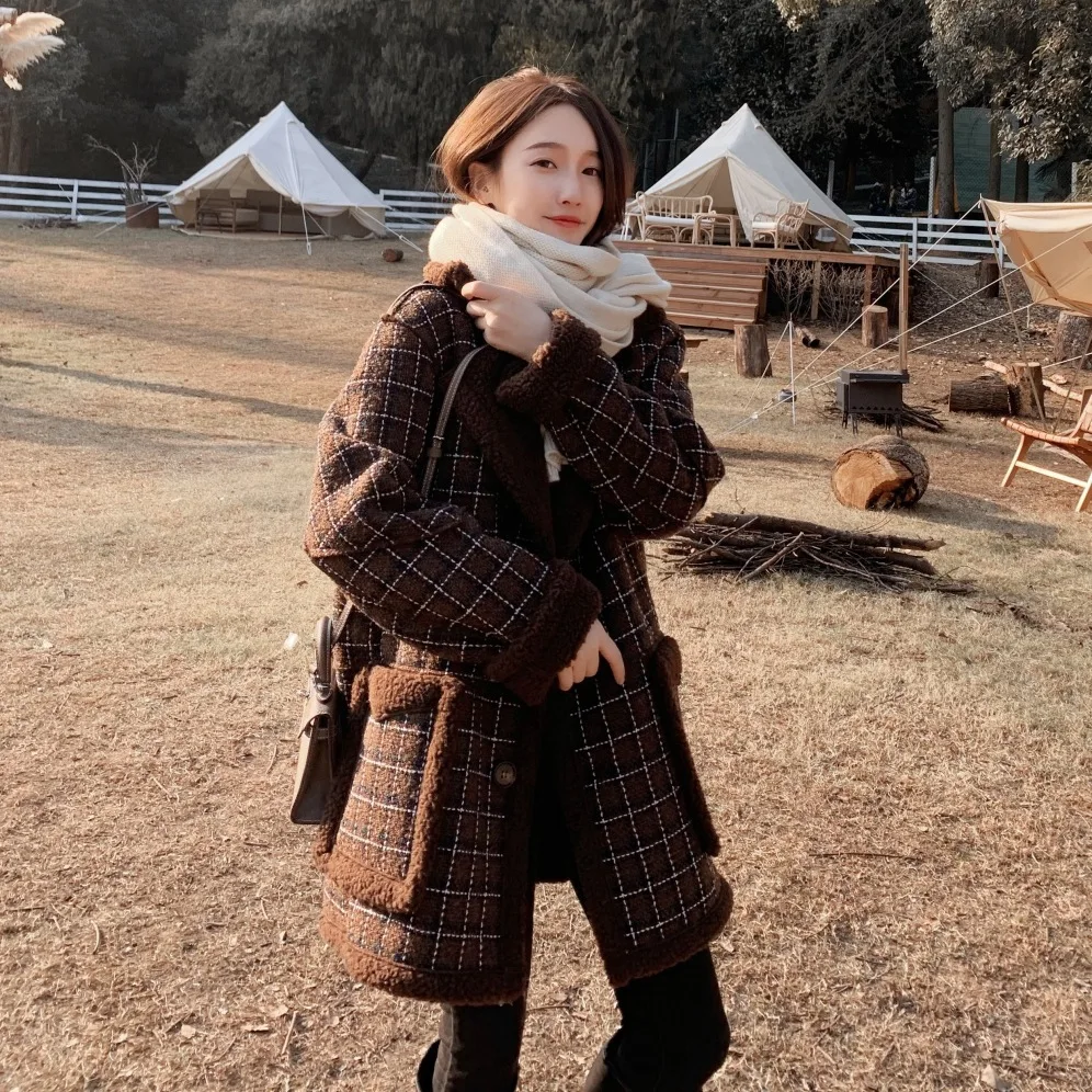 Photo Shoot CHIC Retro Plaid Coffee Mid-length Suit Collar Single Breasted Lambs Wool Joint Cotton Coat Coat Women's
Photo Shoot CHIC Retro Plaid Coffee Mid-length Suit Collar Single Breasted Lambs Wool Joint Cotton Coat Coat Women's