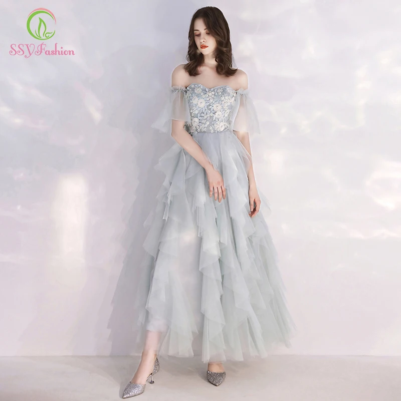 SSYFashion New Prom Dress Light Grey Romantic Sweetheart Lace Appliques Beading Tiered Ruffles Formal Gowns Vestido De Noche
SSYFashion New Prom Dress Light Grey Romantic Sweetheart Lace Appliques Beading Tiered Ruffles Formal Gowns Vestido De Noche