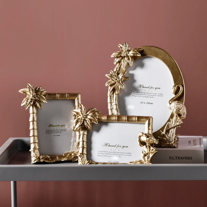 Baroque style golden coconut tree with flamingo photo frame home decoration creative resin photo frame gift wedding decoration
Baroque style golden coconut tree with flamingo photo frame home decoration creative resin photo frame gift wedding decoration