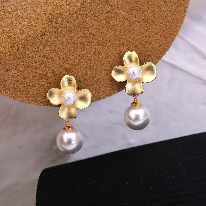 2020 New Arrival Gold Color Flower Simulated Pearl Dangle Drop Earrings For Women Fashion Elegant Wedding Brides Jewelry Gifts
2020 New Arrival Gold Color Flower Simulated Pearl Dangle Drop Earrings For Women Fashion Elegant Wedding Brides Jewelry Gifts