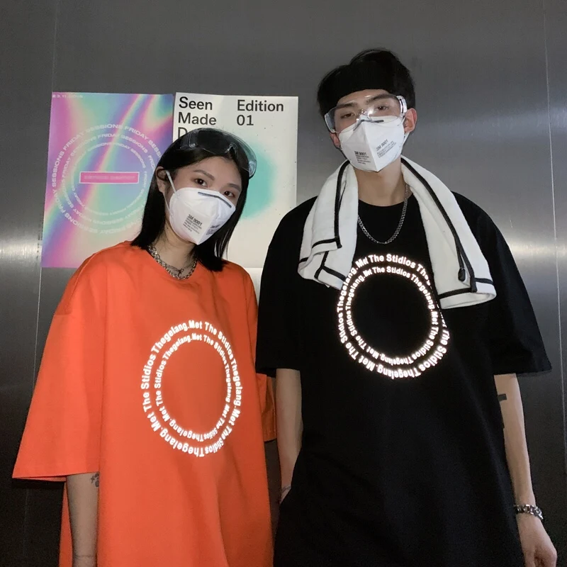 Reflective Printed T Shirts for Men Summer Tops with Round Letter Graphic Tees Hip Hop Teens Couple Clothes Fashion Streetwear
Reflective Printed T Shirts for Men Summer Tops with Round Letter Graphic Tees Hip Hop Teens Couple Clothes Fashion Streetwear