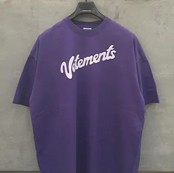 2020ss Vetements Oversized Fit Big Logo Printed Purple T shirts Women Men Tops tees Vetements Summer Style Cotton Men T shirt
2020ss Vetements Oversized Fit Big Logo Printed Purple T shirts Women Men Tops tees Vetements Summer Style Cotton Men T shirt