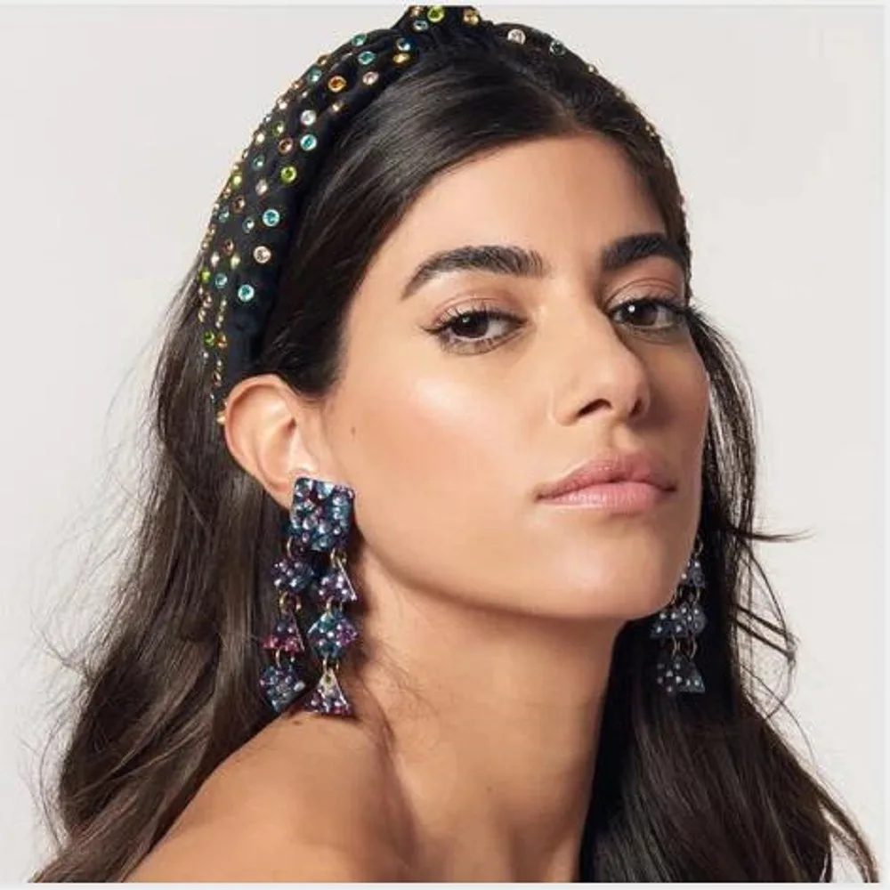 New Bohemian Satin Knotted Hairbands Colored Rhinestone Fashion Headwear Women Hair Loop Vintage Hair Jewelry Accessories Gifts
New Bohemian Satin Knotted Hairbands Colored Rhinestone Fashion Headwear Women Hair Loop Vintage Hair Jewelry Accessories Gifts