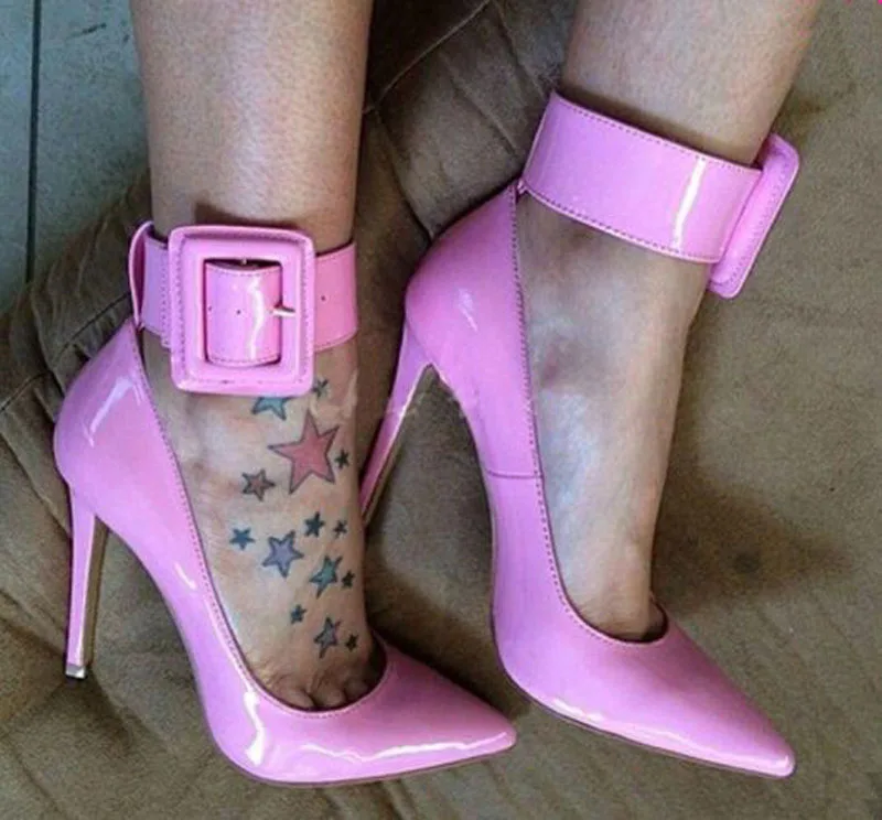 Туфли-лодочки женские из лакированной кожи, на высоком каблуке 
Туфли-лодочки женские из лакированной кожи, на высоком каблуке