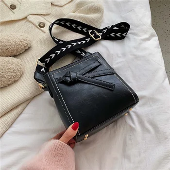 Jin Mantang Solid Color PU Leather Crossbody Bags For Women 2019 Winter Simple Style Messenger Shoulder Bag Female Handbags
Jin Mantang Solid Color PU Leather Crossbody Bags For Women 2019 Winter Simple Style Messenger Shoulder Bag Female Handbags