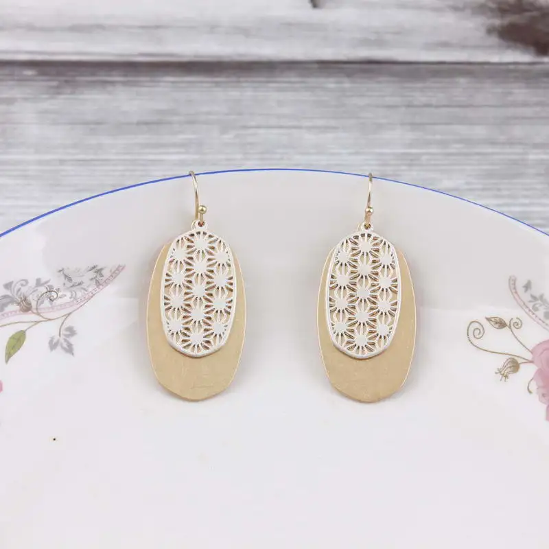 

E7110 ZWPON Cutout Brass Metal Oval Earrings Brand Designer Gold Color Filigree Earrings Layered Metal Dangle Earrings Wholesale