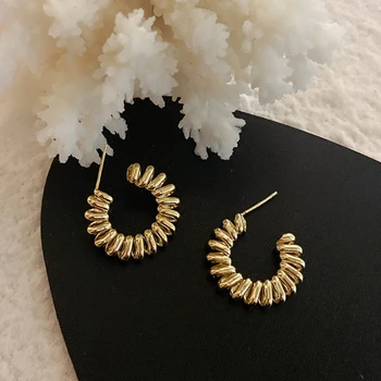 2020 new Korean chic Twisted Geometric Round gold color Metal hoop earring for woman girls fashion jewelry 
2020 new Korean chic Twisted Geometric Round gold color Metal hoop earring for woman girls fashion jewelry