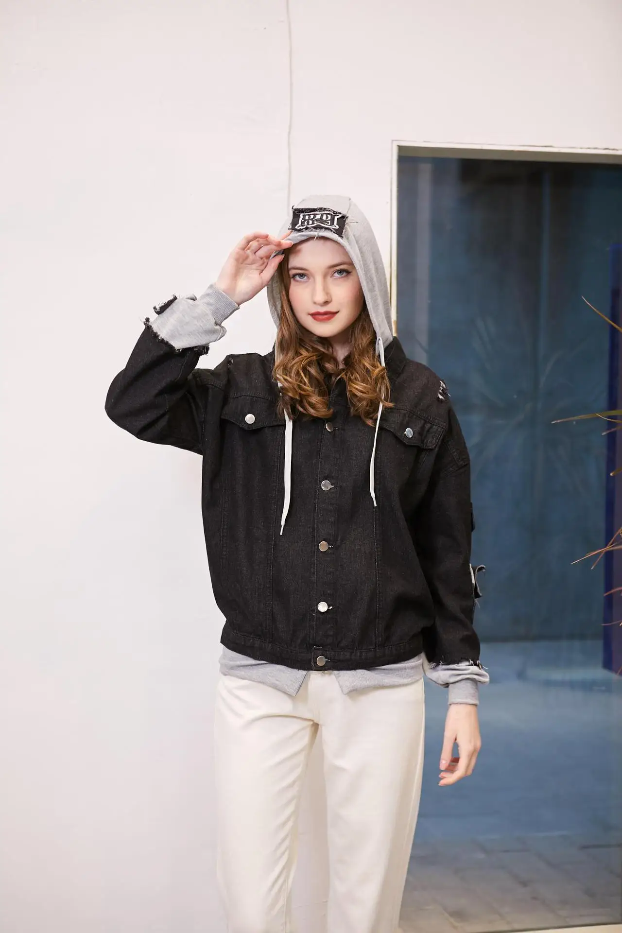 2020 Spring Autumn Wild Fake Two-piece Stitching Denim Shirt Fashion New Warm Hooded Girls Coat Tops Large Denim Jacket Women
2020 Spring Autumn Wild Fake Two-piece Stitching Denim Shirt Fashion New Warm Hooded Girls Coat Tops Large Denim Jacket Women