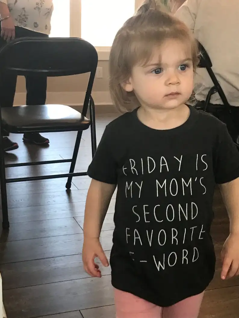Футболка с надписью «Friday Is My Moms Second Favorite F», Забавная детская футболка, милый Графический Топ для мальчиков, девочек, малышей, подарок на день матери
Футболка с надписью «Friday Is My Moms Second Favorite F», Забавная детская футболка, милый Графический Топ для мальчиков, девочек, малышей, подарок на день матери