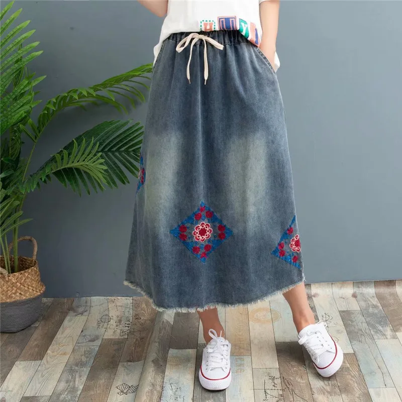 Spring Women's Floral Embroidery Midi Denim Skirt Vintage Elegant Plus Size Distress Elastic High Waist Long Jeans Skirts Female
Spring Women's Floral Embroidery Midi Denim Skirt Vintage Elegant Plus Size Distress Elastic High Waist Long Jeans Skirts Female