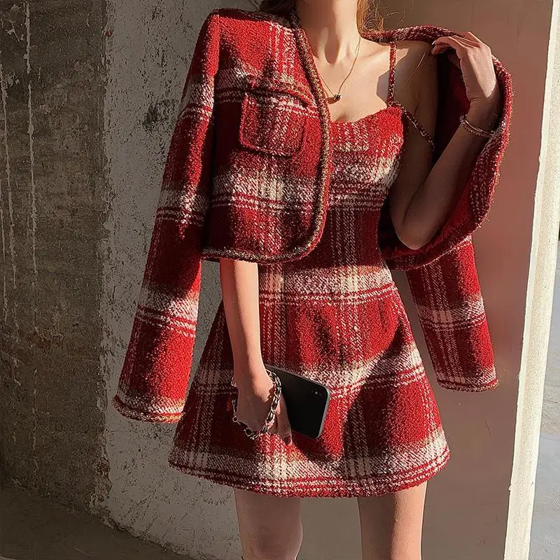 Winter New Female Chic Woolen Two-Piece Sets Christmas Red Hepburn Style Jacket + Plaid Suspender Dress Suits
Winter New Female Chic Woolen Two-Piece Sets Christmas Red Hepburn Style Jacket + Plaid Suspender Dress Suits