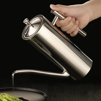 304 stainless steel oil bottle Household soy sauce bottles Oil pot with leakproof eagle design Spice bottle and vinegar bottle 
304 stainless steel oil bottle Household soy sauce bottles Oil pot with leakproof eagle design Spice bottle and vinegar bottle