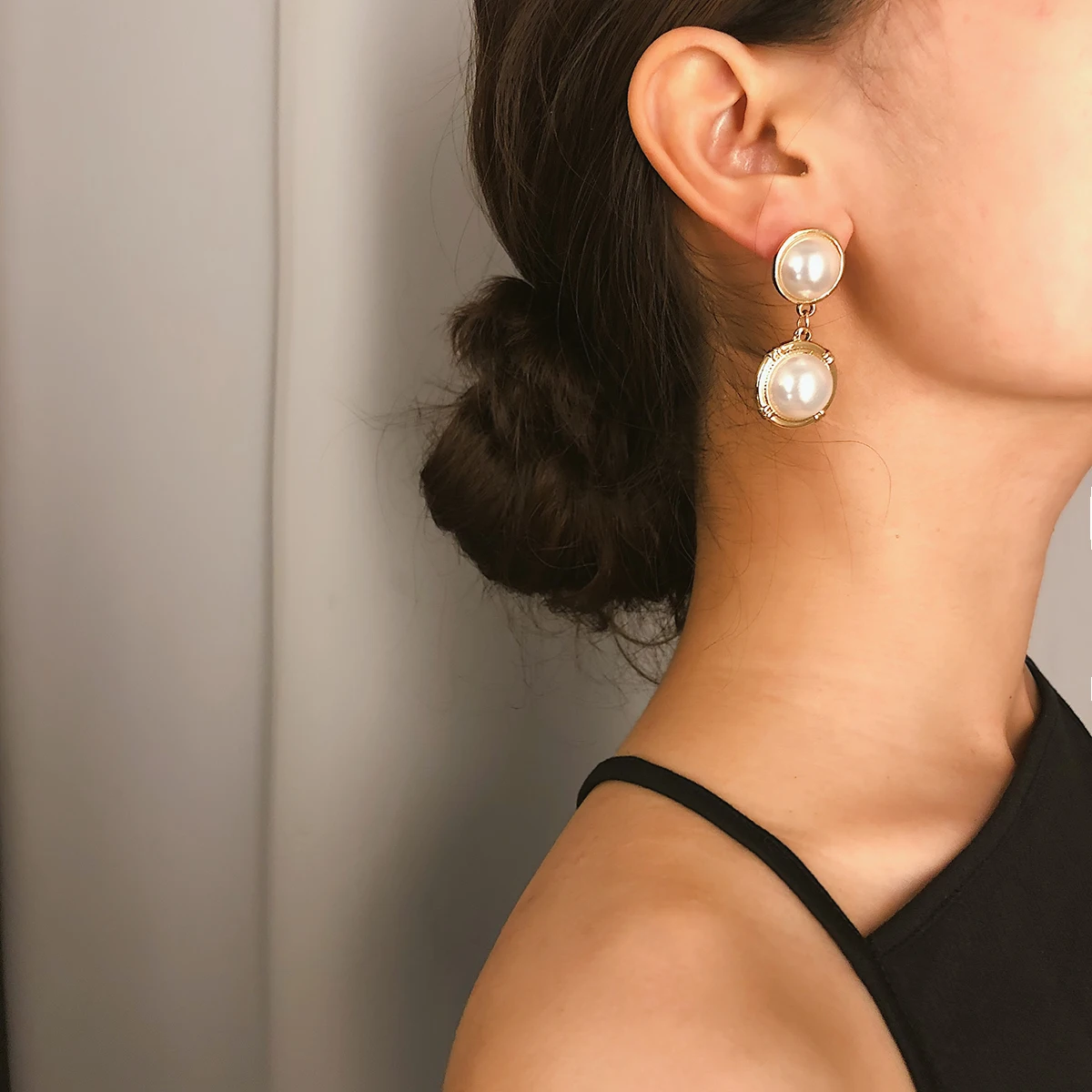 Salircon Fashion Elegant Temperament Earrings Circle Imitation Pearl Pendant Earrings Accessories for Women Wedding Party Gifts
Salircon Fashion Elegant Temperament Earrings Circle Imitation Pearl Pendant Earrings Accessories for Women Wedding Party Gifts