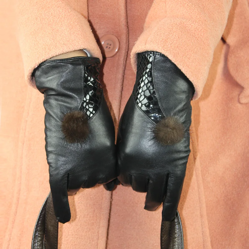 New Women's Gloves Genuine Leather Winter Warm Fluff Woman Soft Female Mink hair Coralline lining High-quality Mittens
New Women's Gloves Genuine Leather Winter Warm Fluff Woman Soft Female Mink hair Coralline lining High-quality Mittens