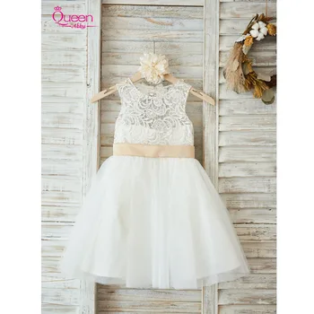 Ball Gown Communion Dress 2020 Appliques Lace Tulle Princess Dress Big Yellow Bows Sleeveless Backless Dress for Wedding Party 
Ball Gown Communion Dress 2020 Appliques Lace Tulle Princess Dress Big Yellow Bows Sleeveless Backless Dress for Wedding Party