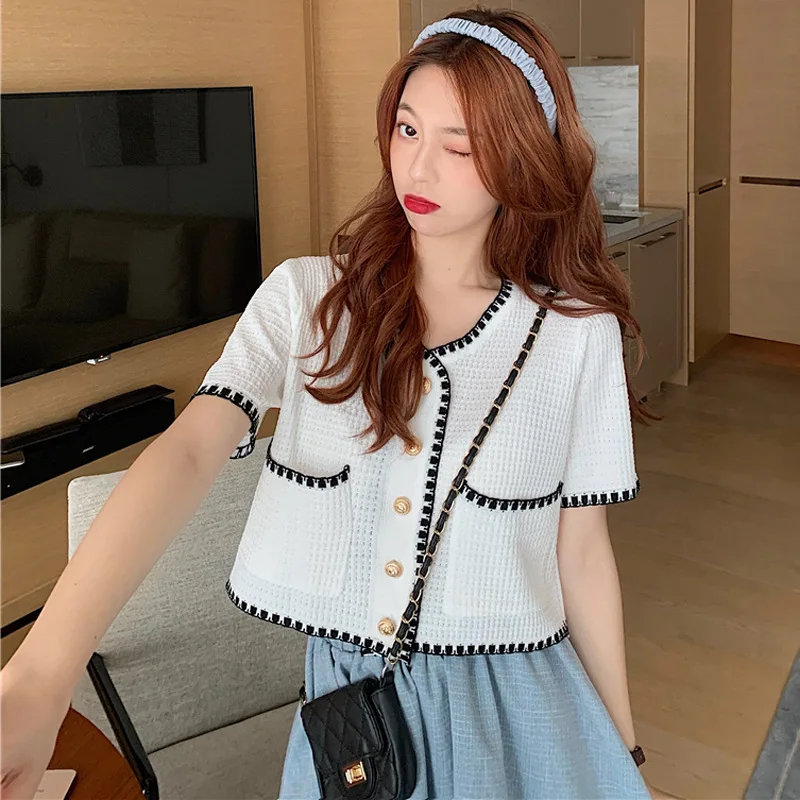 2020 Summer Women Korean Chic Elegant Knitted Short Sleeve Single-Breasted Buttons Thin Sweaters Cardigans Lady Crop Tees Tops
2020 Summer Women Korean Chic Elegant Knitted Short Sleeve Single-Breasted Buttons Thin Sweaters Cardigans Lady Crop Tees Tops