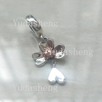 Four-leaf clover and ladybug charm, Love makes life extraordinary, create your own style with your favorite bracelet or necklace
Four-leaf clover and ladybug charm, Love makes life extraordinary, create your own style with your favorite bracelet or necklace