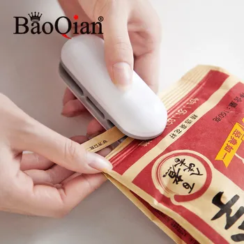 Portable Heat Sealer Household Mini Handheld Plastic Bag Storage Bag Snack Sealing Machine Kitchen Food Storage Bag Clip 
Portable Heat Sealer Household Mini Handheld Plastic Bag Storage Bag Snack Sealing Machine Kitchen Food Storage Bag Clip