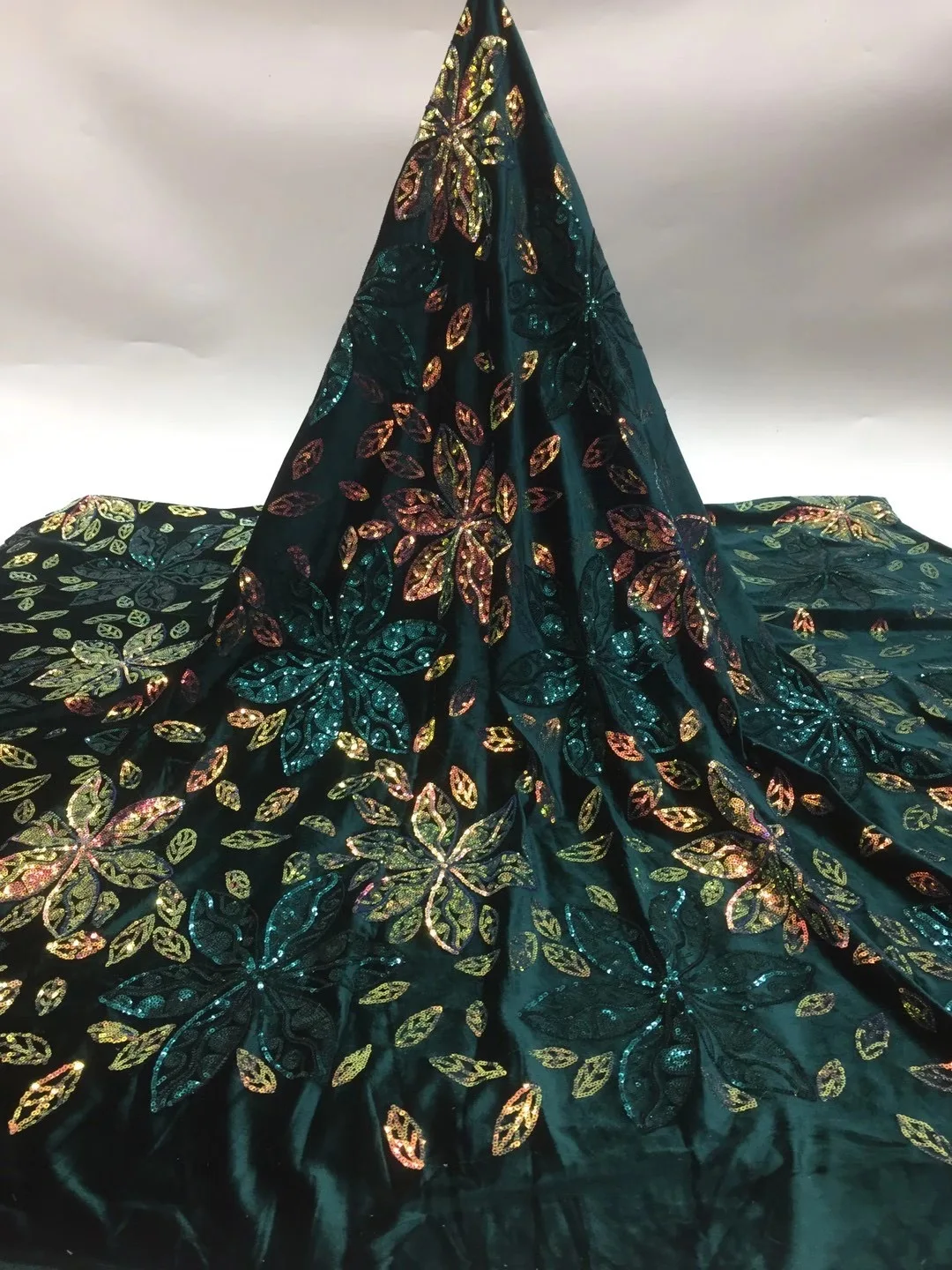 Green Sequins Velvet Lace Sequins High Quality African Sewing Clothing Lace Fabric XX4566
Green Sequins Velvet Lace Sequins High Quality African Sewing Clothing Lace Fabric XX4566