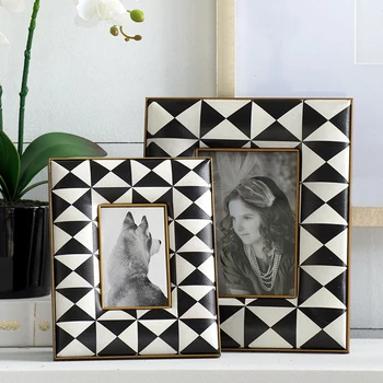 Creative Black and white geometric PU leather Phnom Penh photo frame 1 pc Rectangular 4 "6" Picture Frames Home Decoration
Creative Black and white geometric PU leather Phnom Penh photo frame 1 pc Rectangular 4 "6" Picture Frames Home Decoration