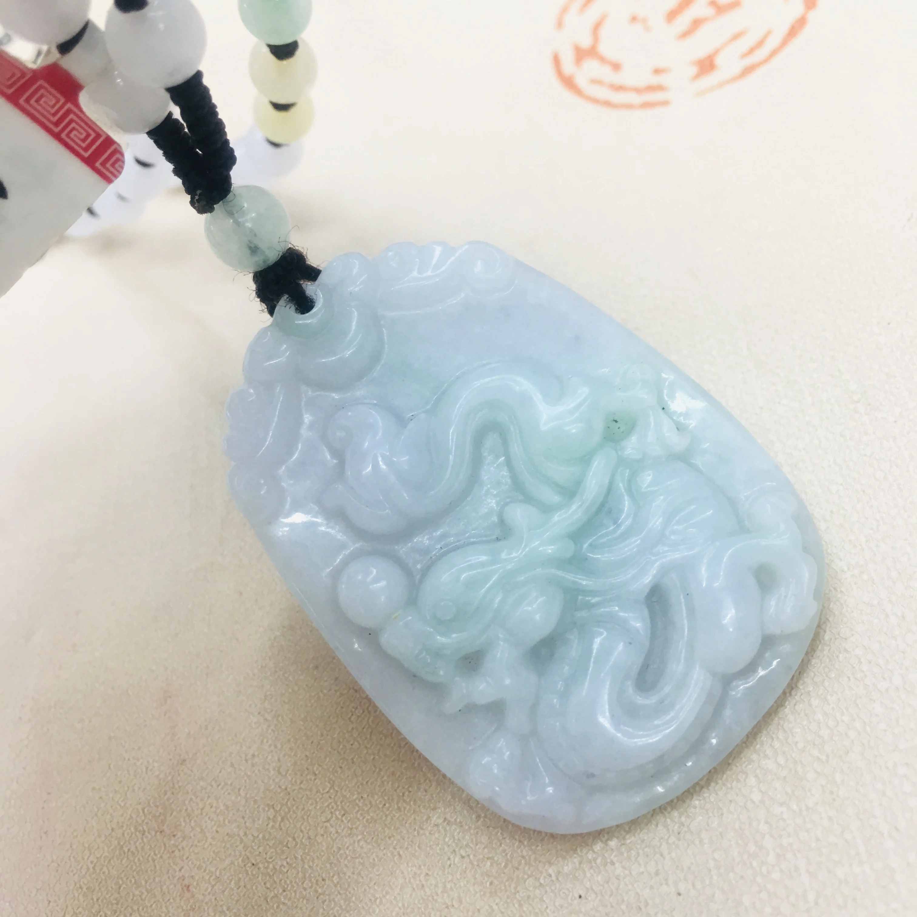 Pure natural Emerald jade hand carved carved dragon pendant three-color jade bead necklace men and women sweater chain
Pure natural Emerald jade hand carved carved dragon pendant three-color jade bead necklace men and women sweater chain