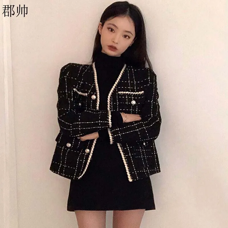 Luxury Designer Women Cardigan Coat Black Vintage V Neck Plaid Tweed Jackets Golden Buttons Elegant Office Lady Outwear Kore
Luxury Designer Women Cardigan Coat Black Vintage V Neck Plaid Tweed Jackets Golden Buttons Elegant Office Lady Outwear Kore