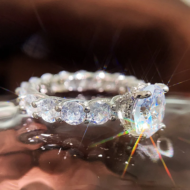 Фото Huitan Великолепные обручальные кольца с кристаллами циркония для женщин Полное
