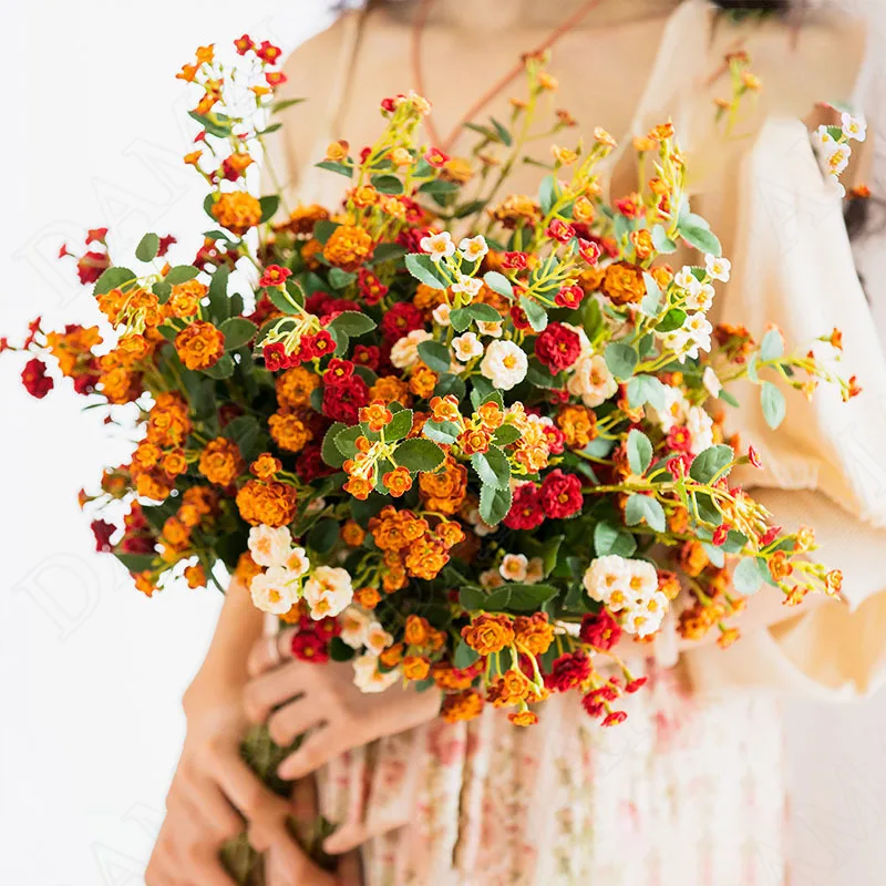 European Fabric Dried Flowers Western Restaurant Desktop Decorative Artificial Flower Bedroom Modern Bouquet Home Decoration 
European Fabric Dried Flowers Western Restaurant Desktop Decorative Artificial Flower Bedroom Modern Bouquet Home Decoration