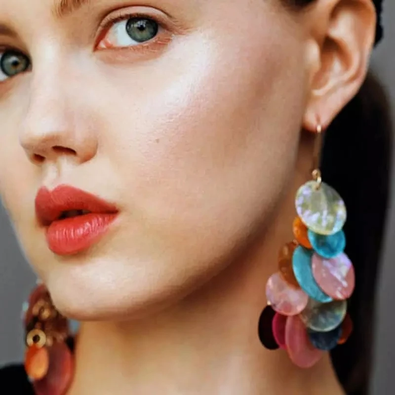 Boho Shell Piece Colorful Drop Earrings for Women Small Round Statement Dangle Earrings 2019 New Design Vacation Wedding Gifts
Boho Shell Piece Colorful Drop Earrings for Women Small Round Statement Dangle Earrings 2019 New Design Vacation Wedding Gifts