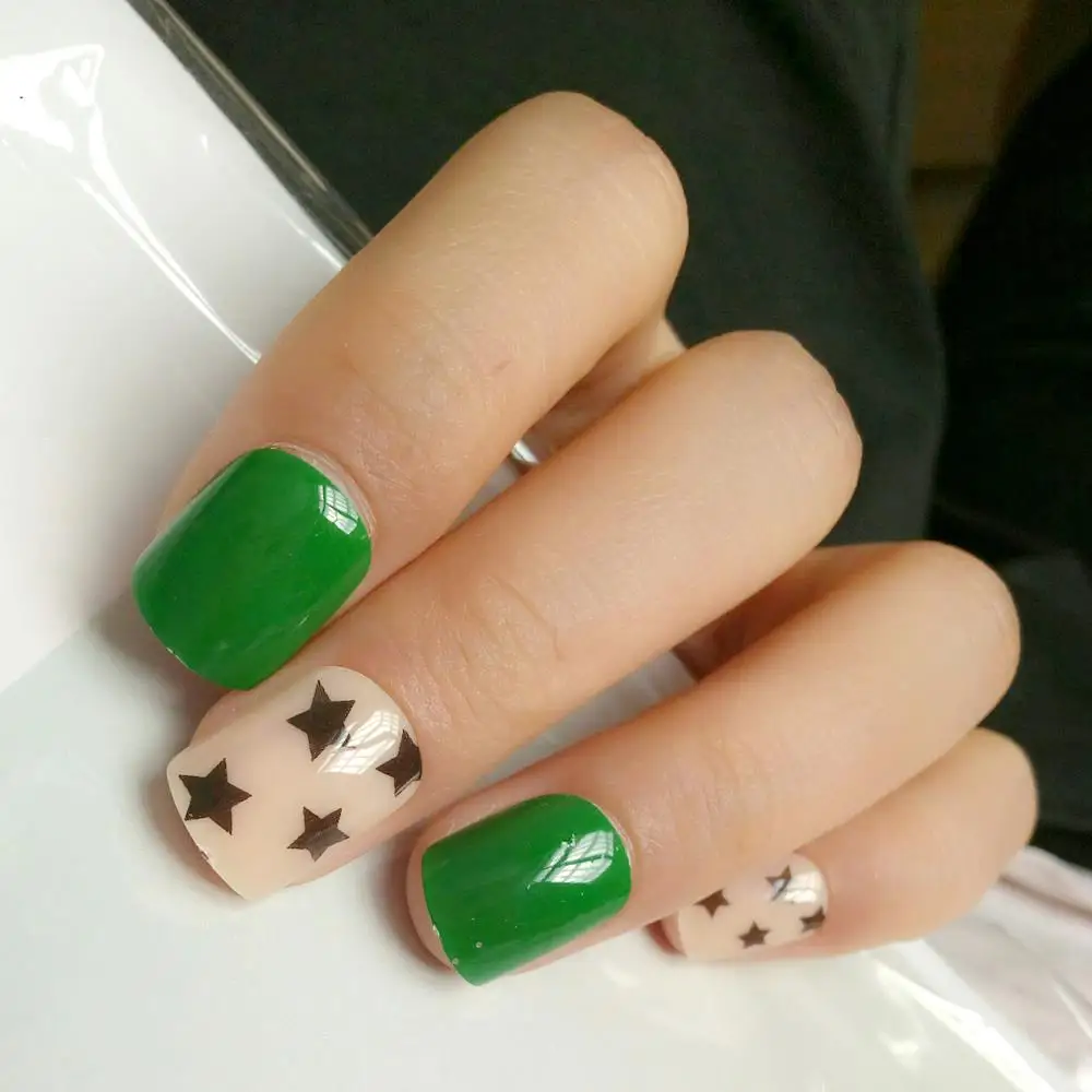 Shiny Green Fake Fingernails Short Size Artificial Fake Nails For Design Full Cover Tips Manicure Tool
Shiny Green Fake Fingernails Short Size Artificial Fake Nails For Design Full Cover Tips Manicure Tool