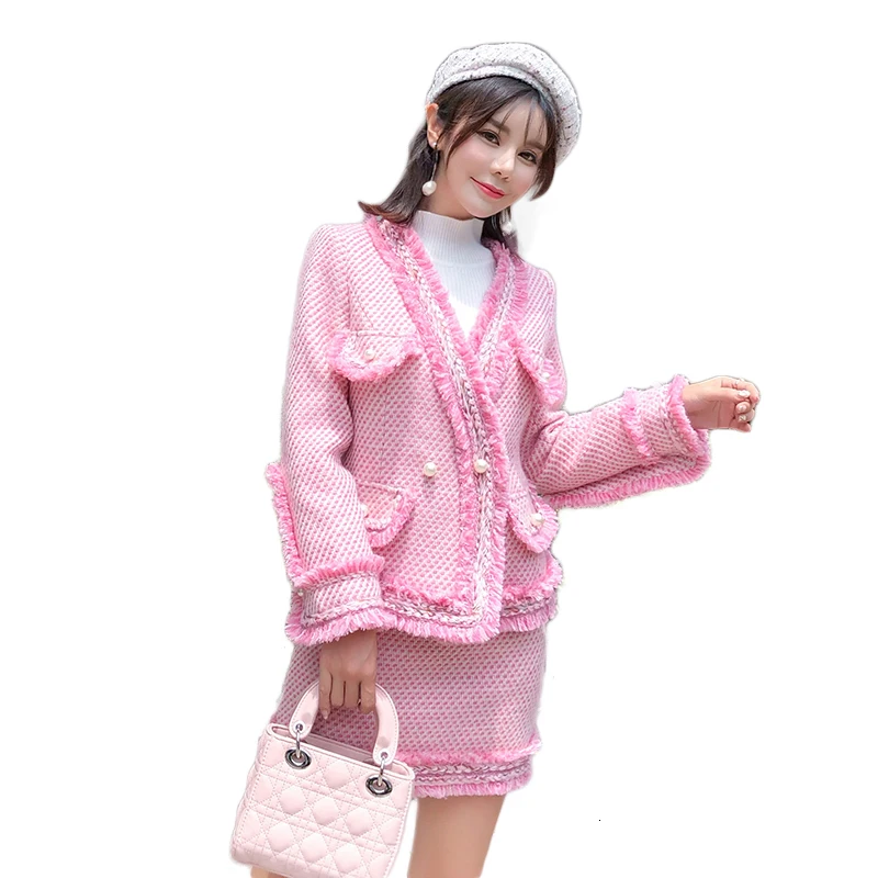 Autumn New Stylish High Quality 2 Piece Set Women Long Sleeve Pearls Pink Tweed Jacket Coat + Tassels Mini Skirt Suits Party Set
Autumn New Stylish High Quality 2 Piece Set Women Long Sleeve Pearls Pink Tweed Jacket Coat + Tassels Mini Skirt Suits Party Set