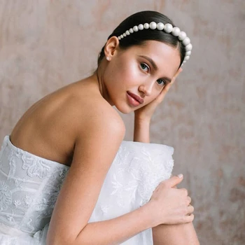 Luxury Large Pearl Headband For Wedding Elegant Bridesmaid Headwear Fashion Girls Hair Accessories Textured Pearl Hair band
Luxury Large Pearl Headband For Wedding Elegant Bridesmaid Headwear Fashion Girls Hair Accessories Textured Pearl Hair band