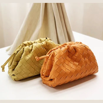 2020 luxury brand style Knitting designer women bags Weave leather pouch clutch ladies handbag cloud bag cowhide quality 
2020 luxury brand style Knitting designer women bags Weave leather pouch clutch ladies handbag cloud bag cowhide quality