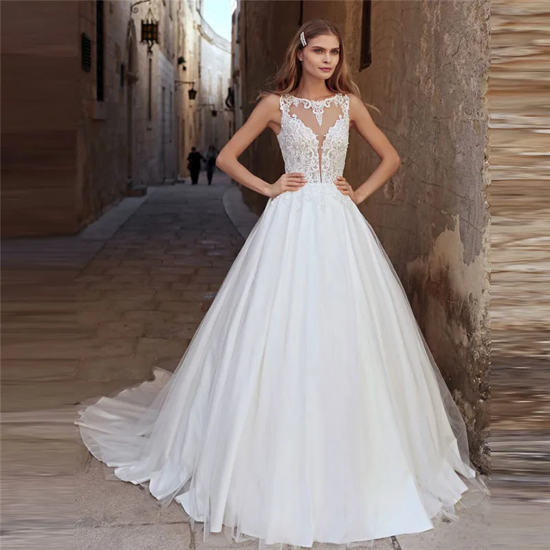 Modest Scoop Neck Lace Appliques Bride Wedding Dresses Buttons Back Princess Bridal Gowns Spring Fashionable Custom
Modest Scoop Neck Lace Appliques Bride Wedding Dresses Buttons Back Princess Bridal Gowns Spring Fashionable Custom
