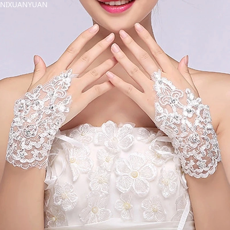 Wholesale White Ivory Bride Gloves Lace Appliques Beaded Cheap Lace Gloves Sexy Wedding Accessories Novia Bridal Gloves
Wholesale White Ivory Bride Gloves Lace Appliques Beaded Cheap Lace Gloves Sexy Wedding Accessories Novia Bridal Gloves